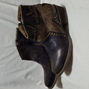 Circle G corral distressed ankle boots studded blue brown leather